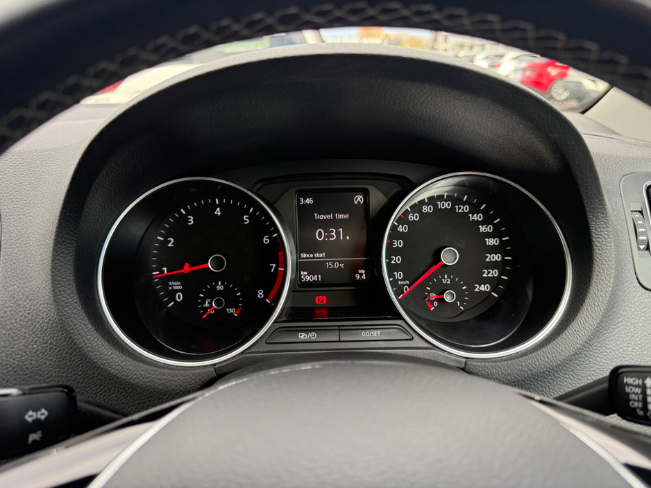 2015 Volkswagen Polo - image 9