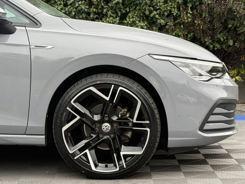 2023 Volkswagen Golf - image 9