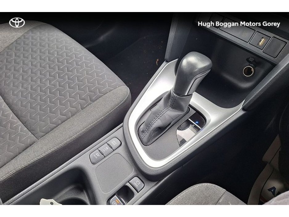 2023 Toyota Yaris Cross - image 12