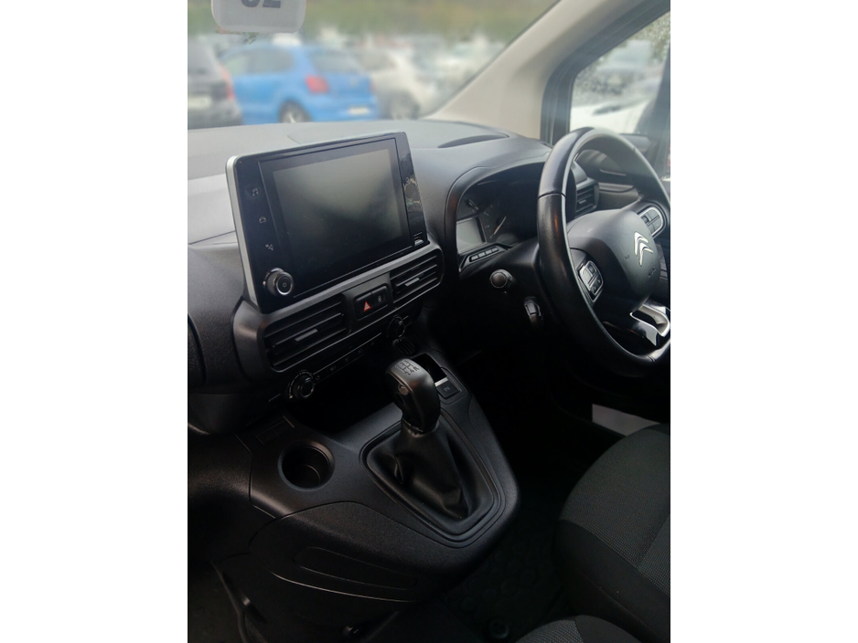 2021 Citroen Berlingo - image 13