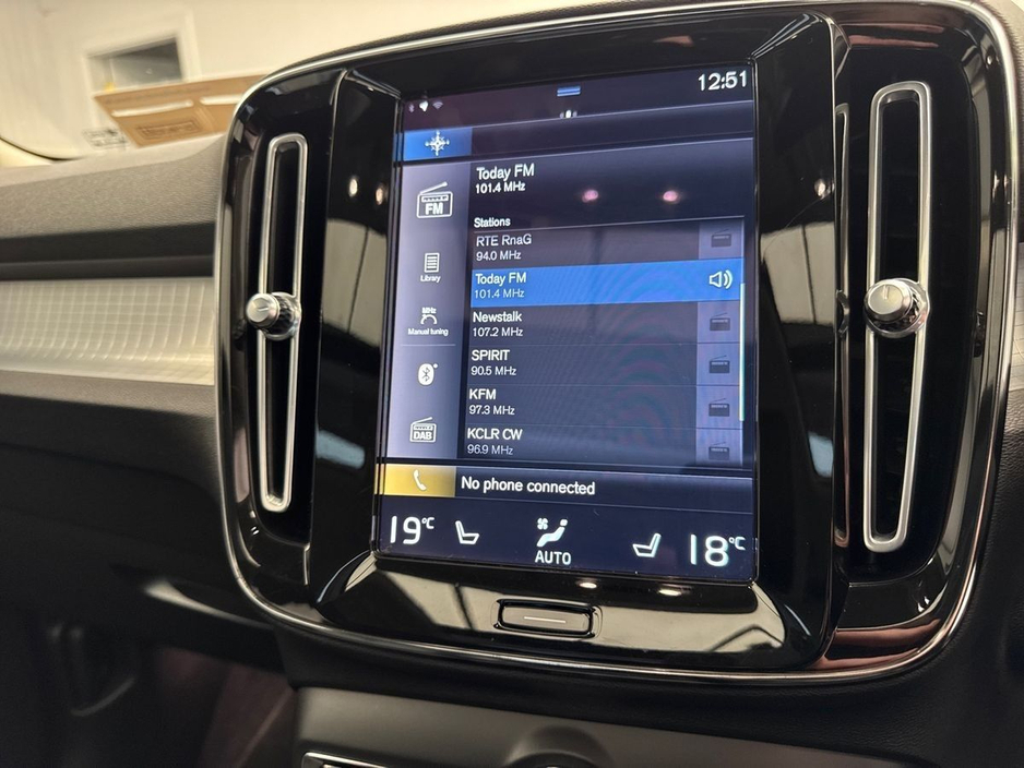 2022 Volvo XC40 - image 18