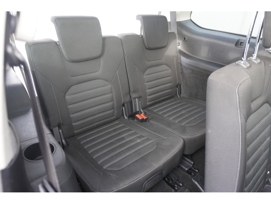 2018 Ford Galaxy - image 12