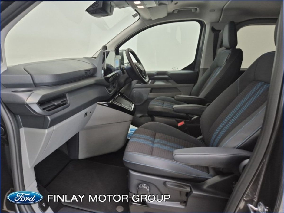 2026 Ford Transit Custom - image 4