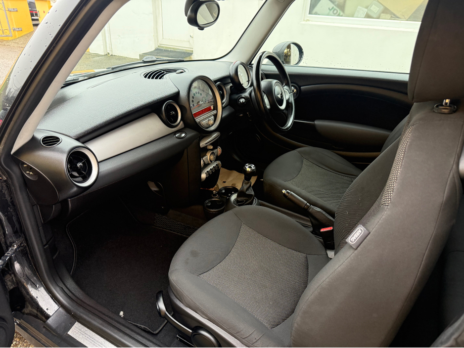 2010 MINI Hatch - image 9