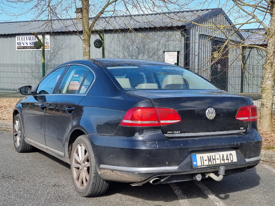 2011 Volkswagen Passat - image 11