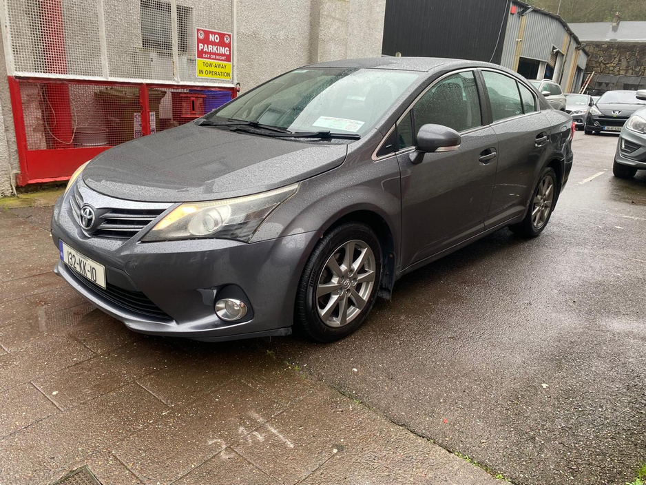 2013 Toyota Avensis - image 2