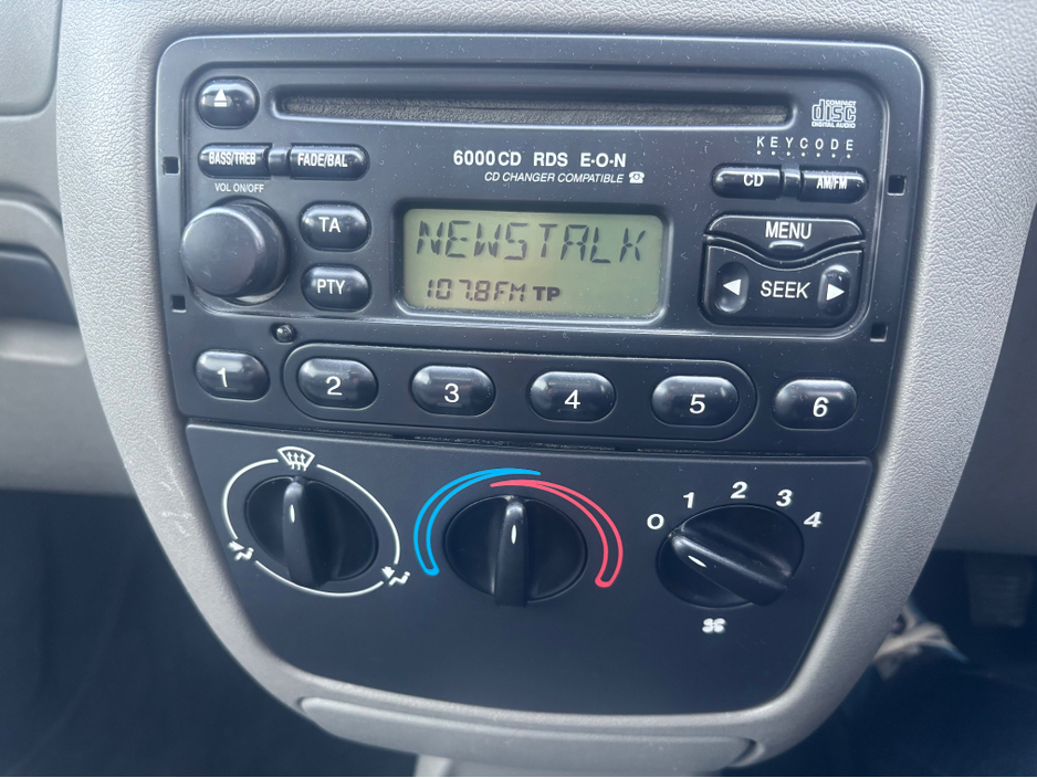 1999 Ford Fiesta - image 13