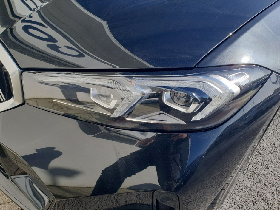 2025 BMW 3 Series - image 21