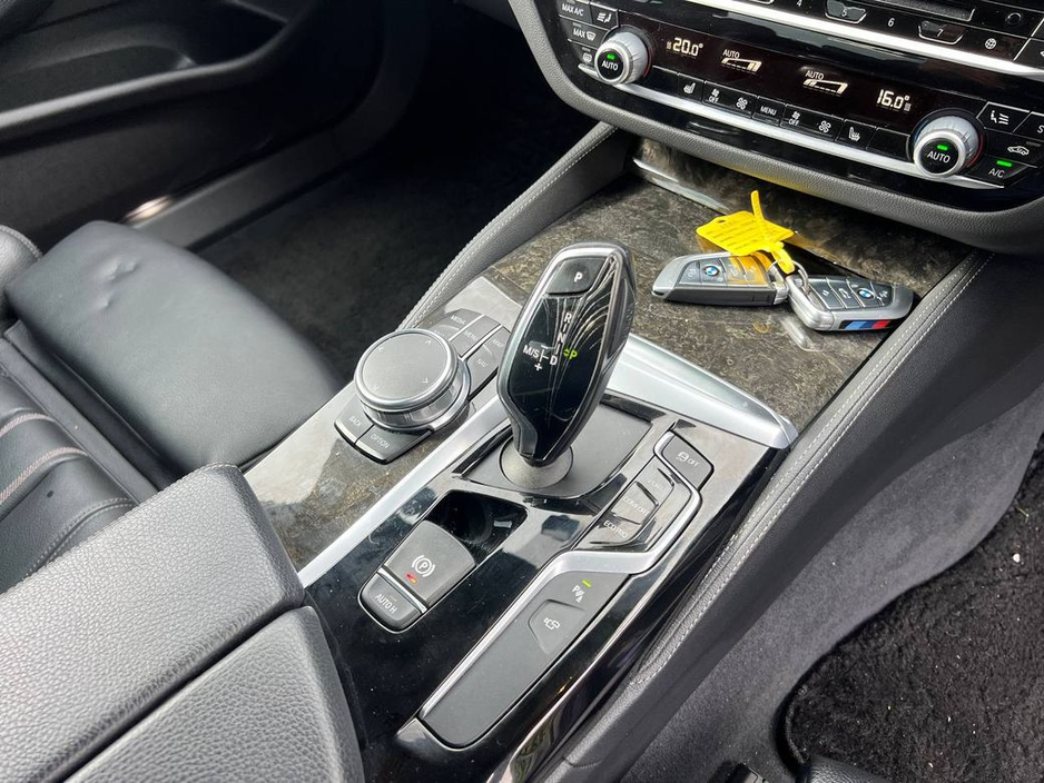 2017 BMW 5 Series - image 11