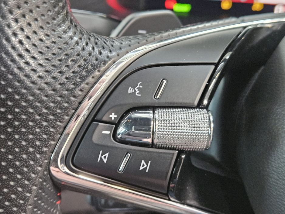 2022 Skoda Octavia - image 10