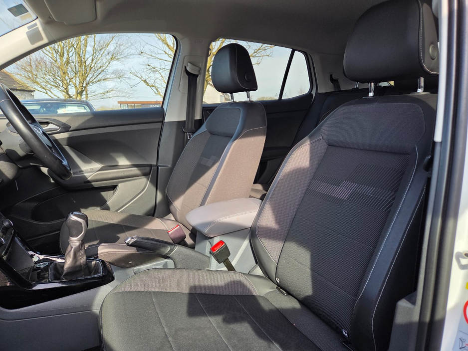 2019 Volkswagen T-Cross - image 10