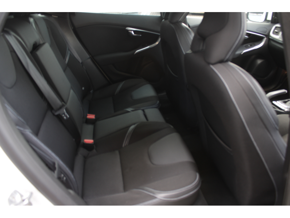 2016 Volvo V40 2.0D4 SPORT 5DR HATCHBACK AUTO HUGE SPEC  // 1 OWNER CAR // AS NEW CONDITION THROUGHOUT // BUY WITH CONFIDENCE AA AND SIMI APPROVED DEALER 2025 // FINANCE ARRANGED // €14,950