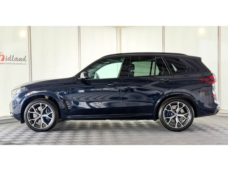 2024 BMW X5 - image 2