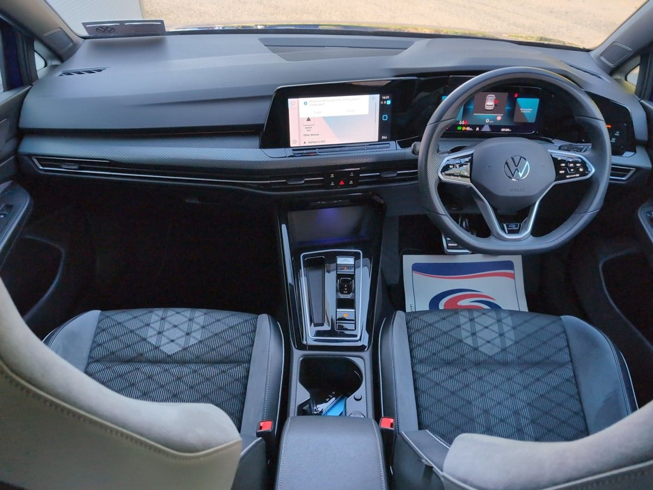 2024 Volkswagen Golf - image 4