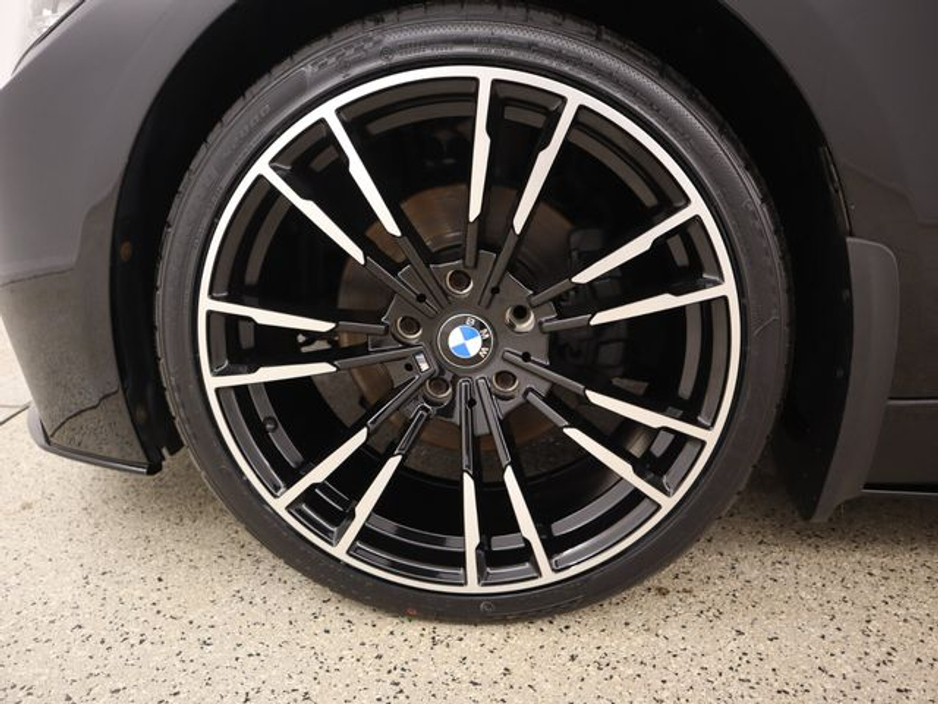 2015 BMW 3 Series - image 17