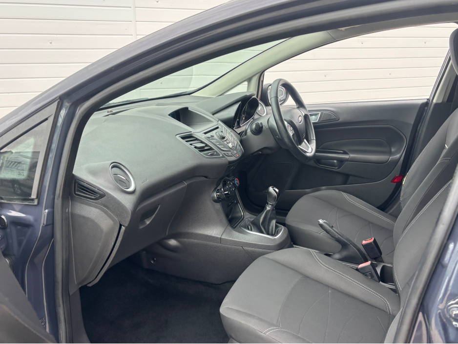 2014 Ford Fiesta - image 4