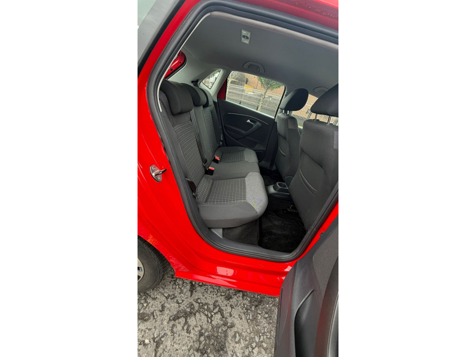 2015 Volkswagen Polo  €11,000