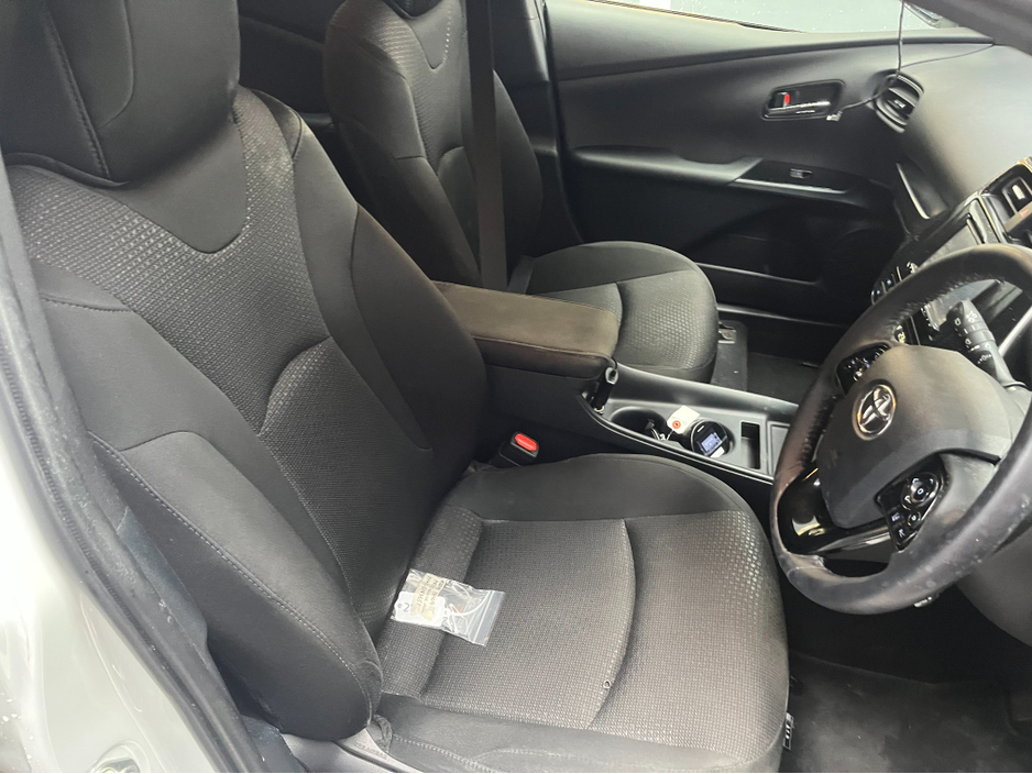 2022 Toyota Prius - image 9