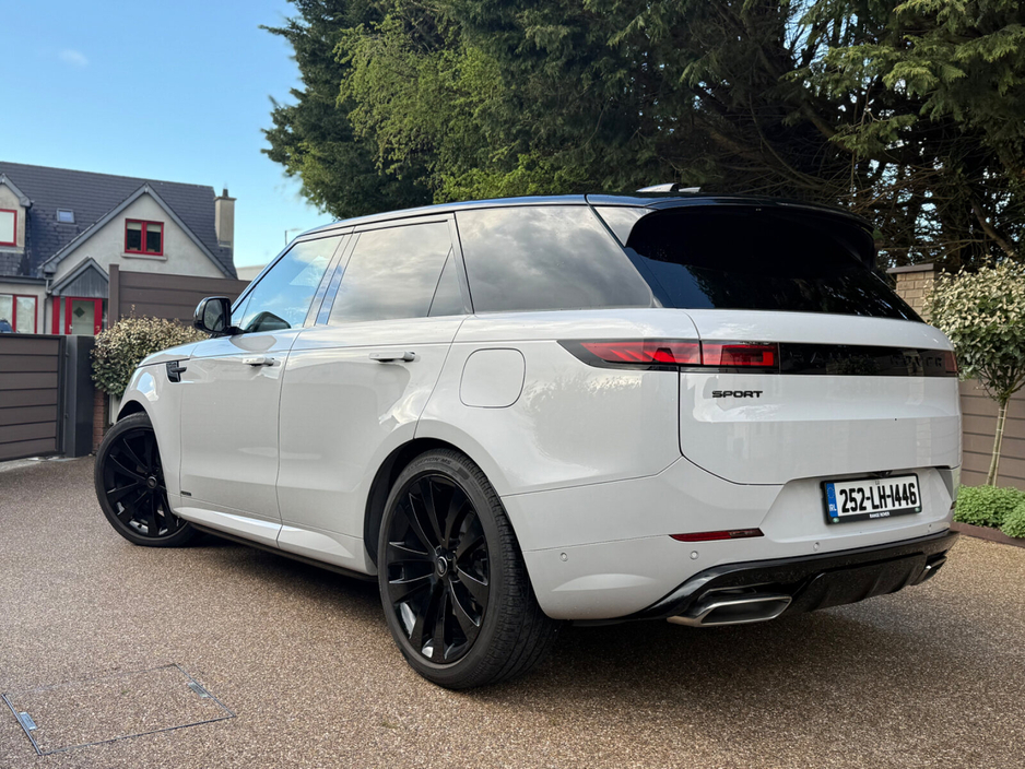 2025 Land Rover Range Rover Sport - image 3