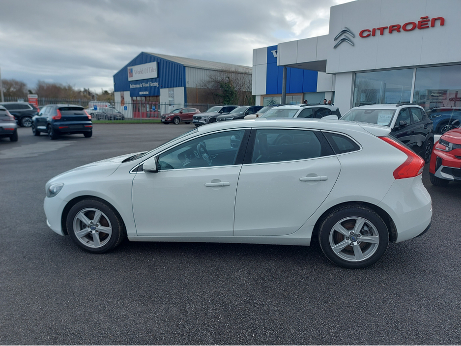 2014 Volvo V40 - image 8