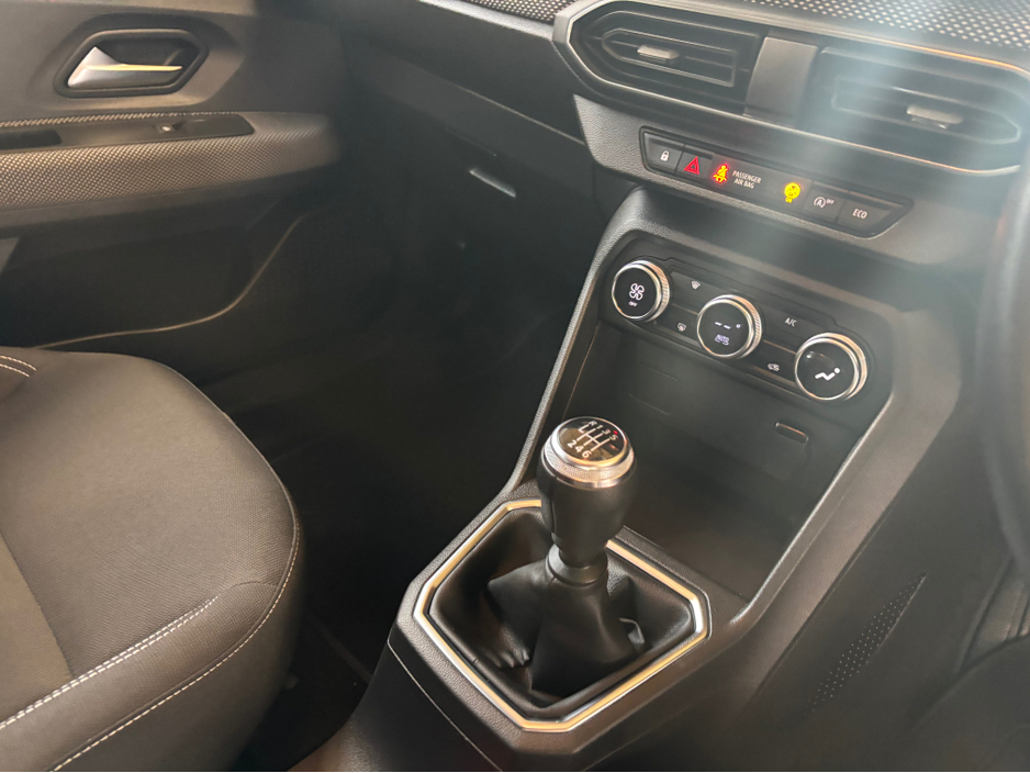 2022 Dacia Jogger - image 16