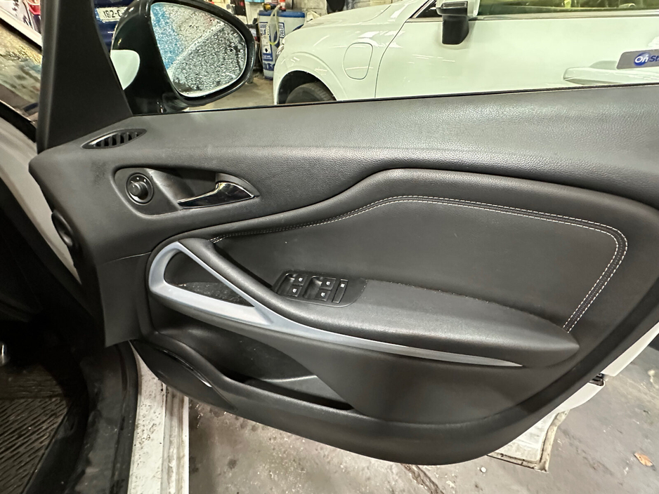 2018 Vauxhall Zafira - image 16