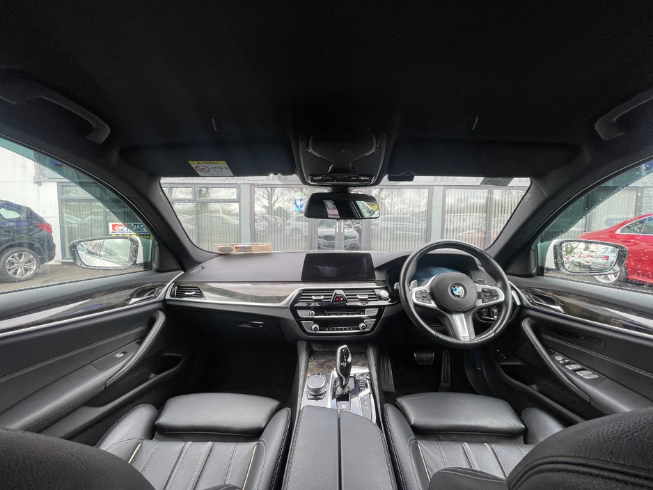 2019 BMW 5 Series - image 11