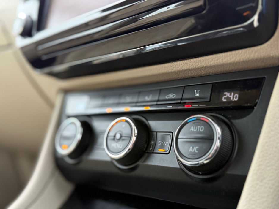 2017 Skoda Superb - image 14