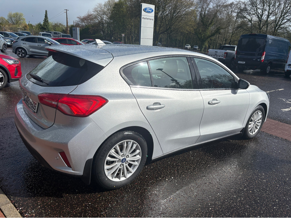 2020 Ford Focus - image 4