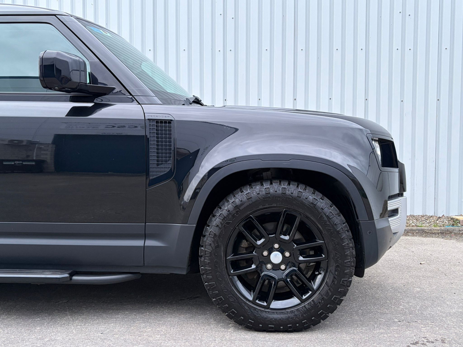 2021 Land Rover Defender - image 12