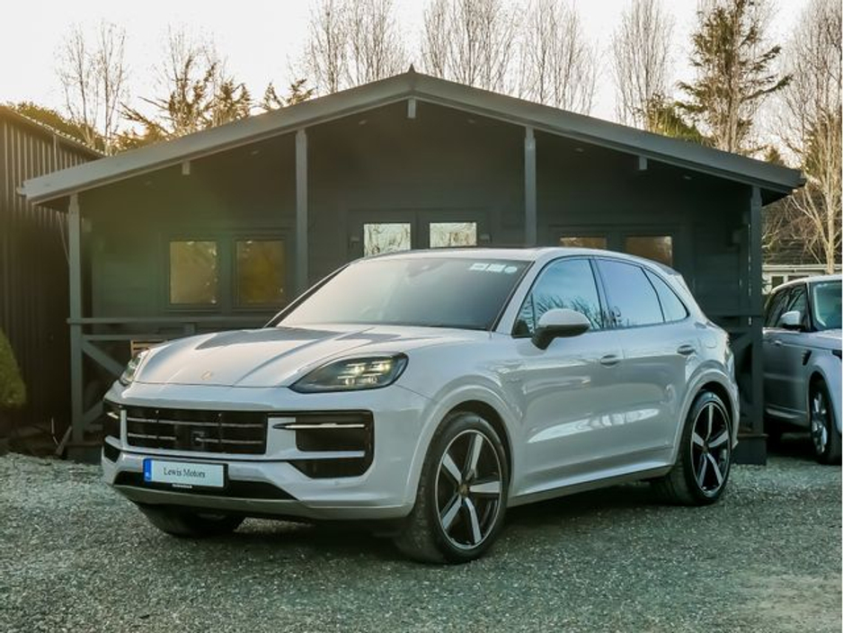 2024 Porsche Cayenne - image 2
