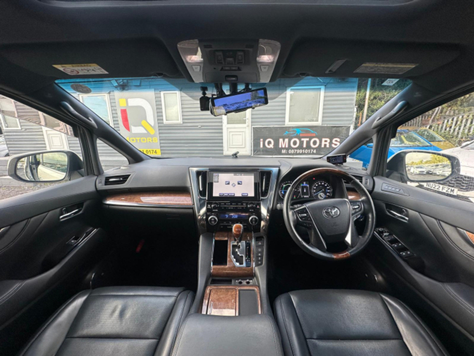 2015 Toyota Alphard - image 19