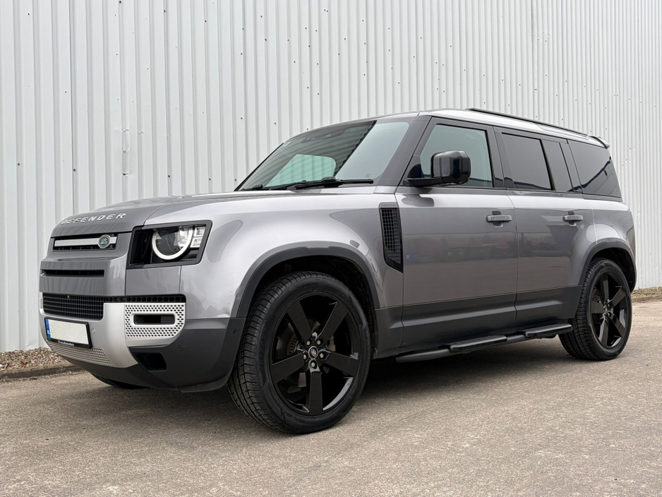 2021 Land Rover Defender - image 10