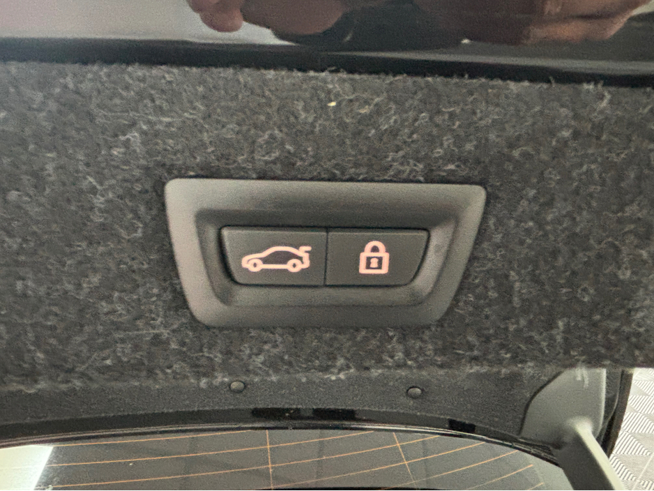 2018 BMW 5 Series - image 16