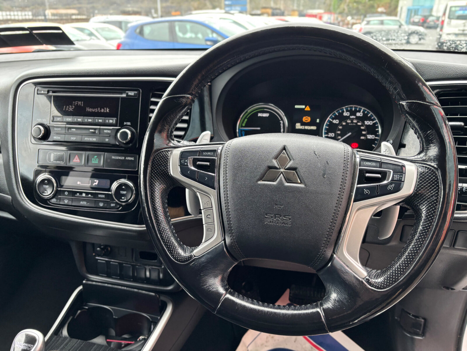 2015 Mitsubishi Outlander PHEV Intense+ €10,950