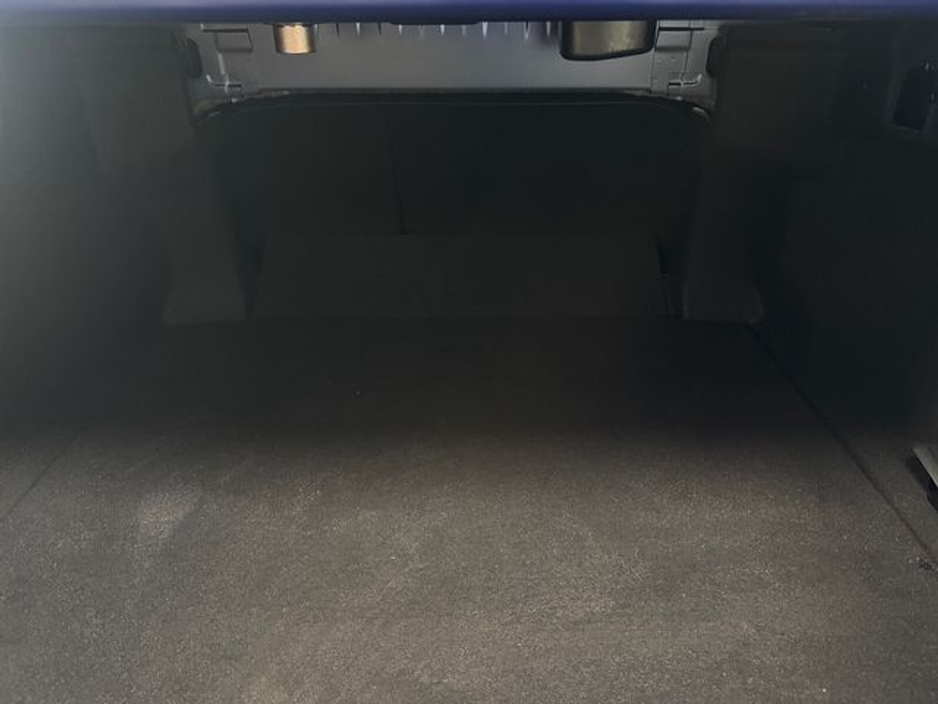 2020 Toyota Camry - image 18