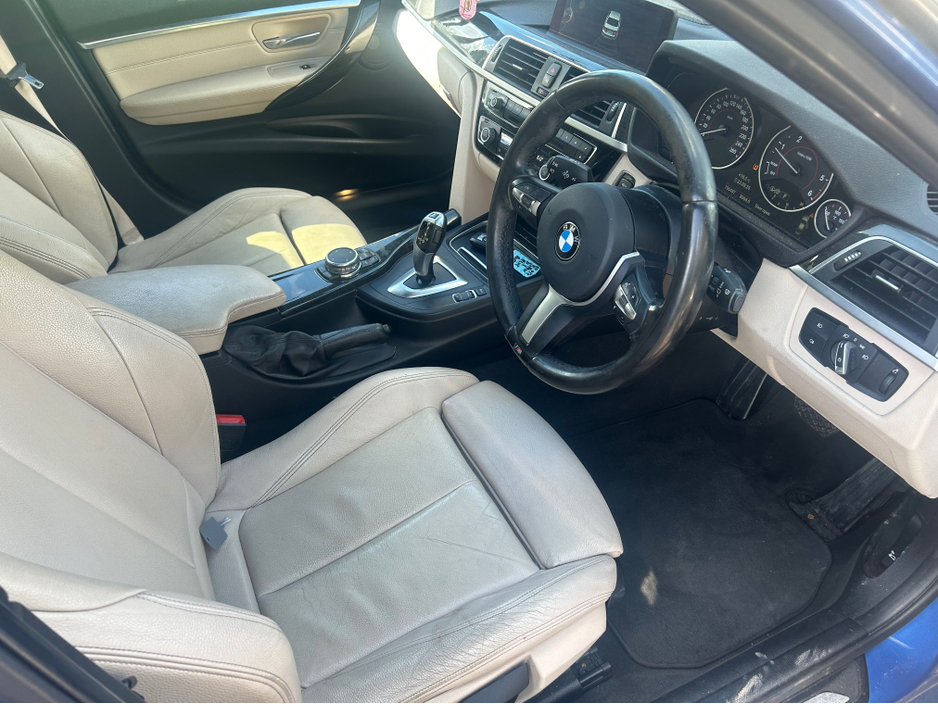 2017 BMW 3 Series - image 9