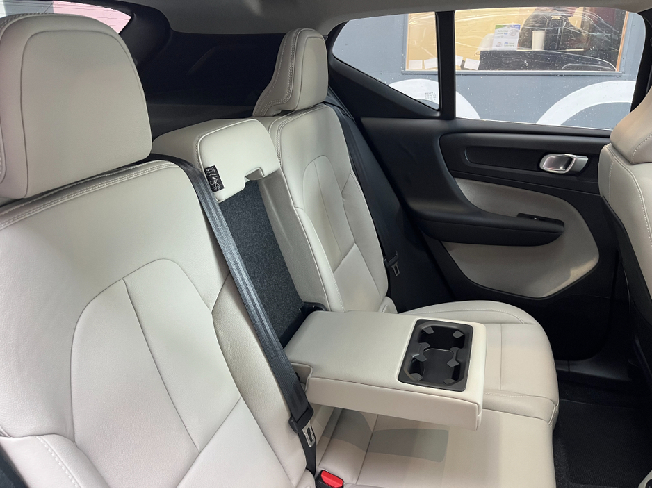 2020 Volvo XC40 - image 16