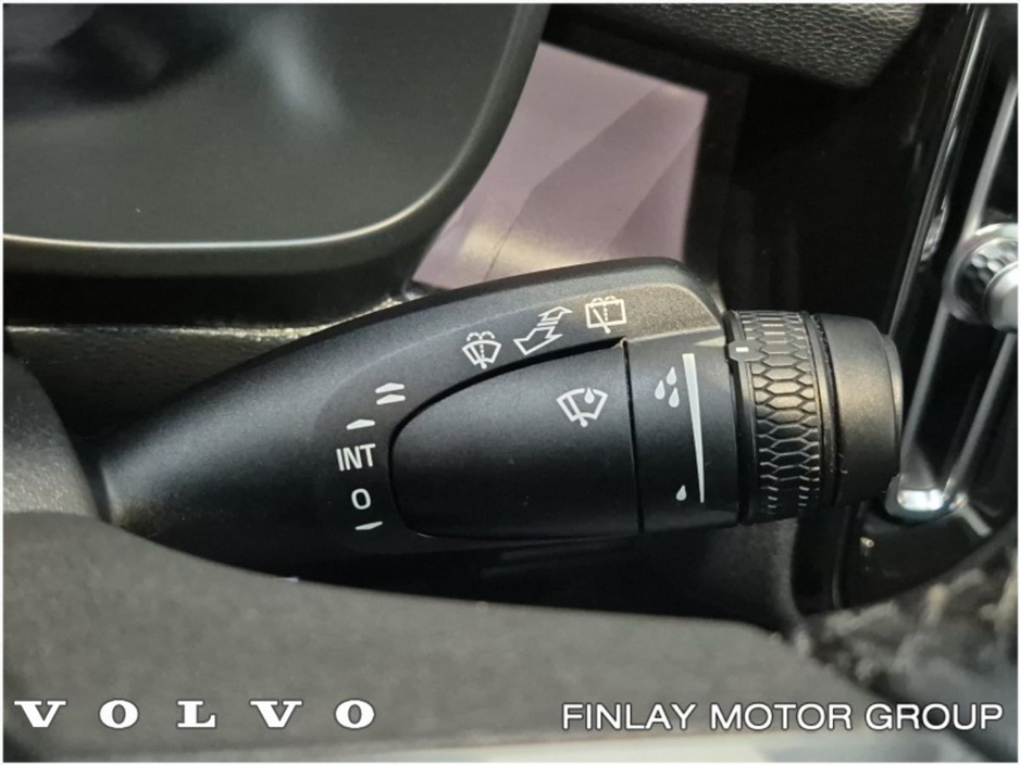 2023 Volvo XC40 - image 15