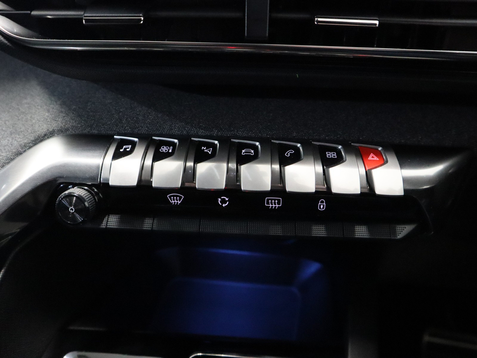 2023 Peugeot 3008 - image 23