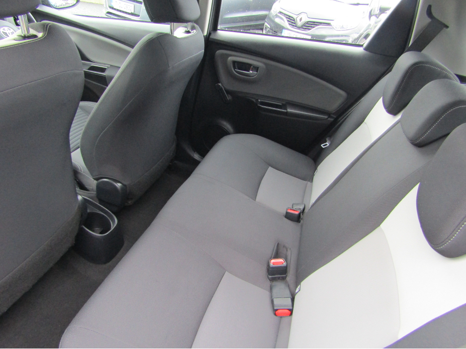 2018 Toyota Yaris - image 9