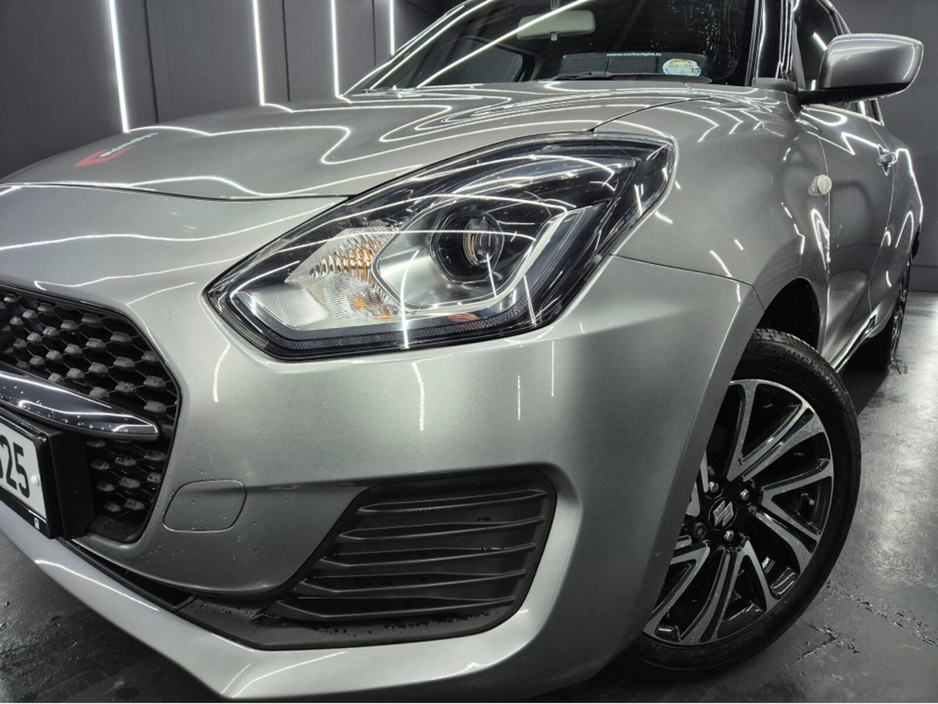 2022 Suzuki Swift - image 3