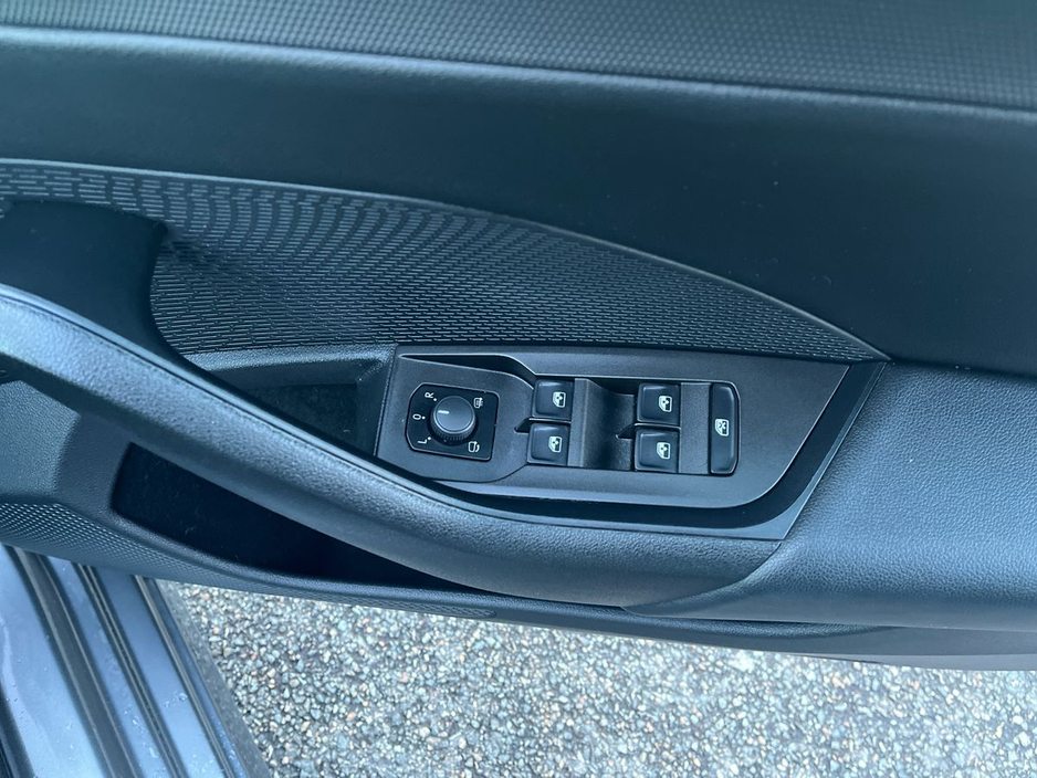 2023 Skoda Octavia - image 11