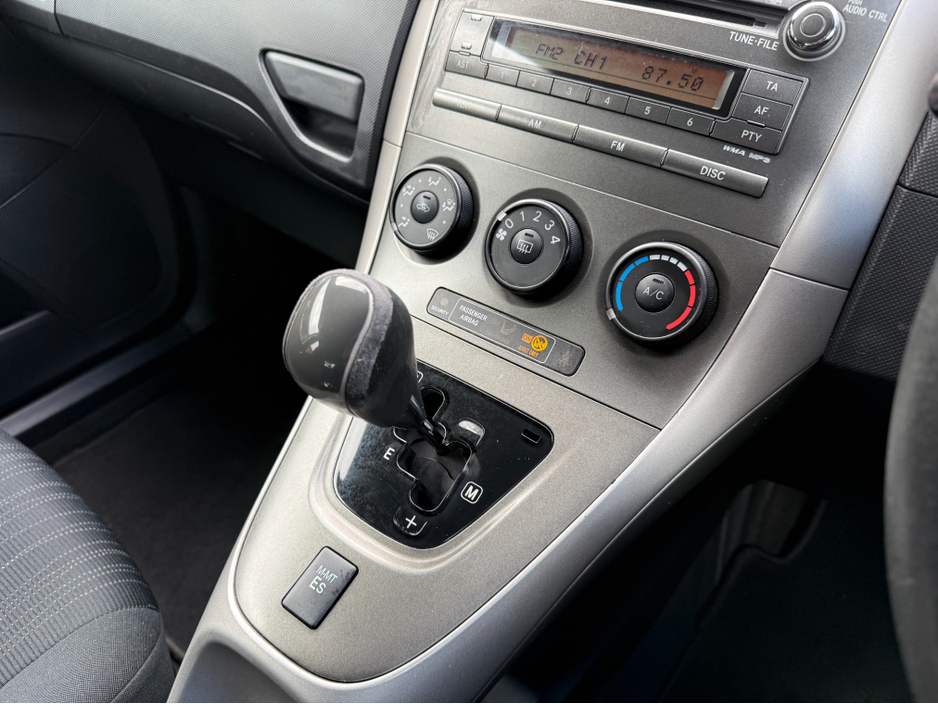 2007 Toyota Auris - image 14