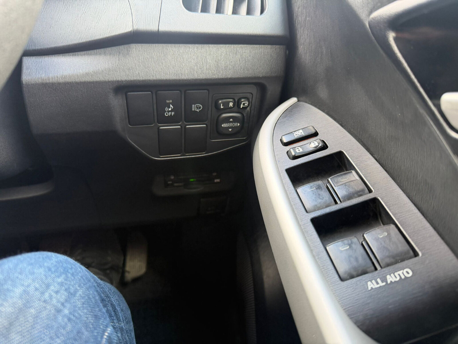 2015 Toyota Prius - image 12