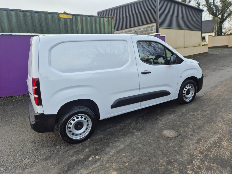 2024 Peugeot Partner - image 3