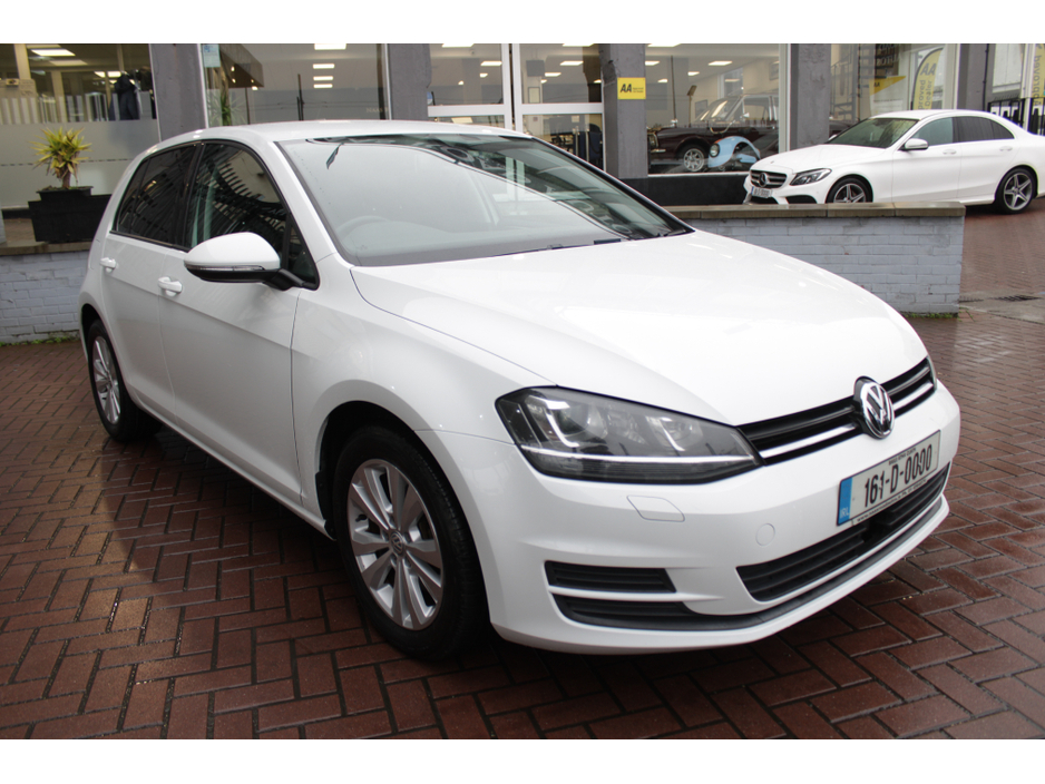 2016 Volkswagen Golf - image 2