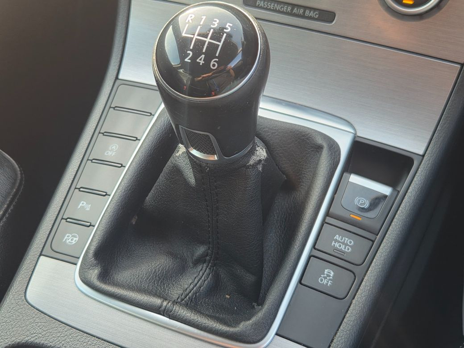 2014 Volkswagen Passat - image 15