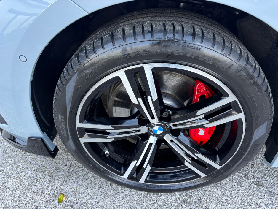 2025 BMW 3 Series - image 7