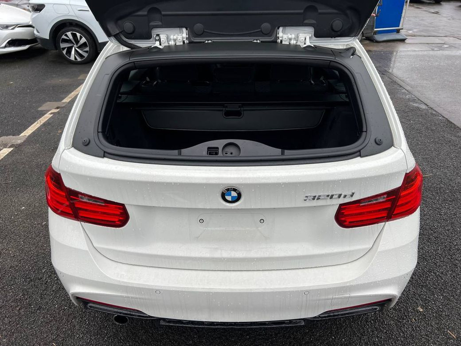 2015 BMW 3 Series - image 13